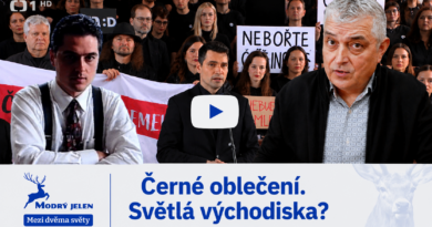 Černé oblečení před ČT. Pár dní předtím mě pozvali na pivo